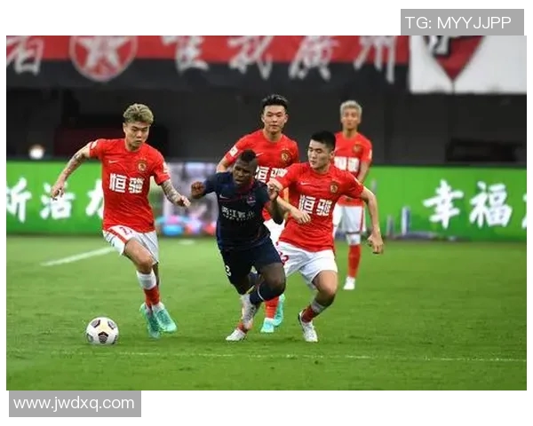 广州足球队近期状态分析与表现评估大满贯点评