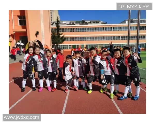 最灿烂的足球明星背后的奋斗故事与荣耀时刻